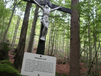 Weberův kříž - upomínka šťastné náhody, která zachránila lesníku Weberovi život
