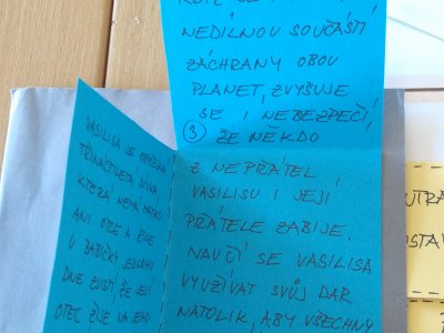 O čem příběh je? Uvnitř