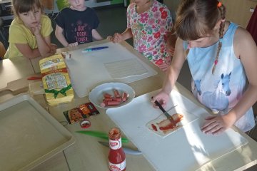 Ve čtvrtek jsme chystali dobroty na zahradní slavnost