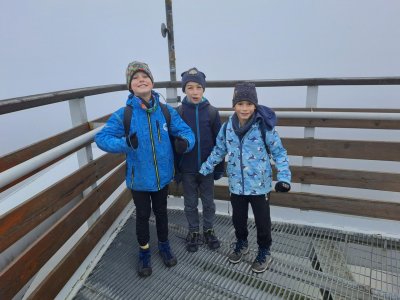 A 3 stateční, kteří vylezli za mlhy a silného větru..