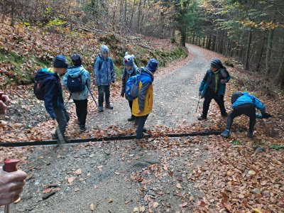 Čištění odvodňovacích kanálků.