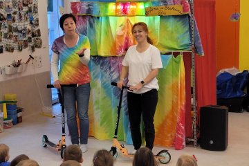 Divadlo Koloběžka -  "O zvědavé jitrnici"