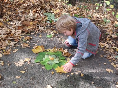 Tom zaujatý svou mandalou