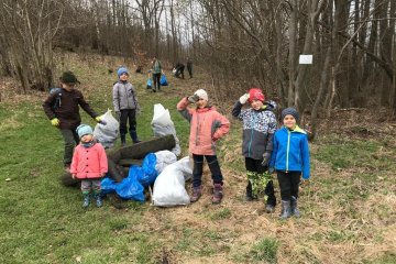 Druháci uklízí Česko