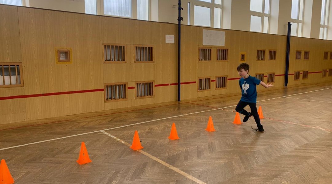 Zelená a Červená třída v tělocvičně