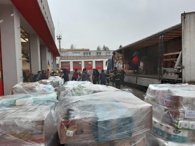 ..a kamión, který míří z libereckého krizového centra na Ukrajinu