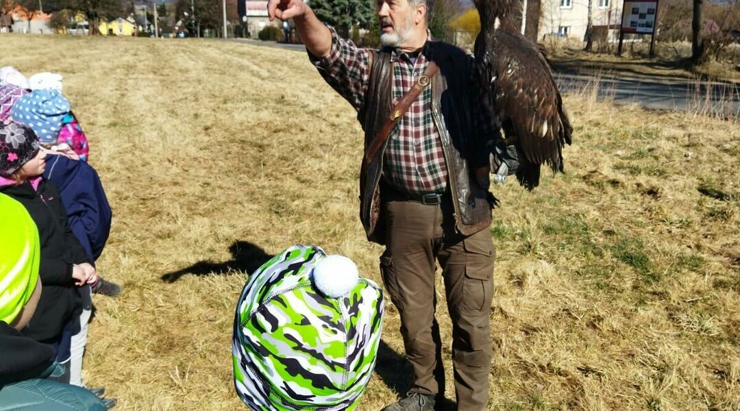 Přednáška o dravcích s dravci