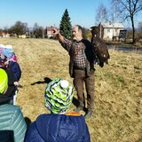 Přednáška o dravcích s dravci