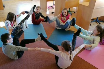 Spolupráce v lotosovém květu, relaxace, dvojitý pes