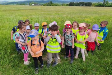 Procházka za skřítky a hry na louce