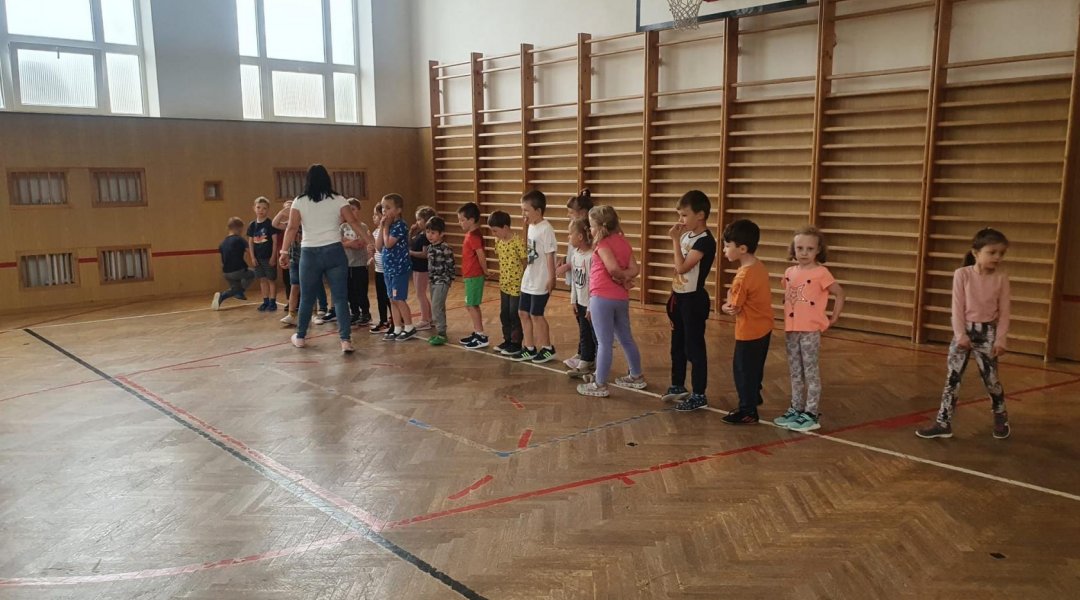 Cvičení v tělocvičně