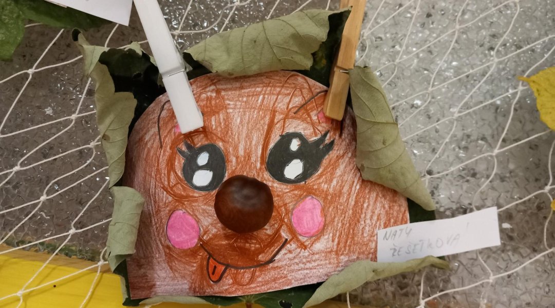 Ježek z listí