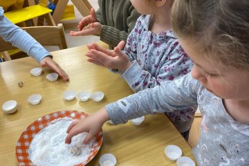 Výroba nepečeného cukroví a adventní zdobení truhlíku