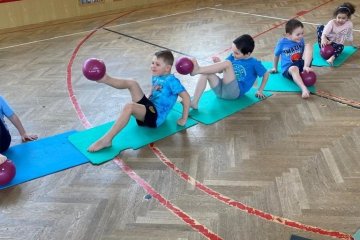 Cvičení v tělocvičně