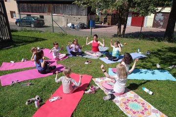 Jóga květen a jóga venku