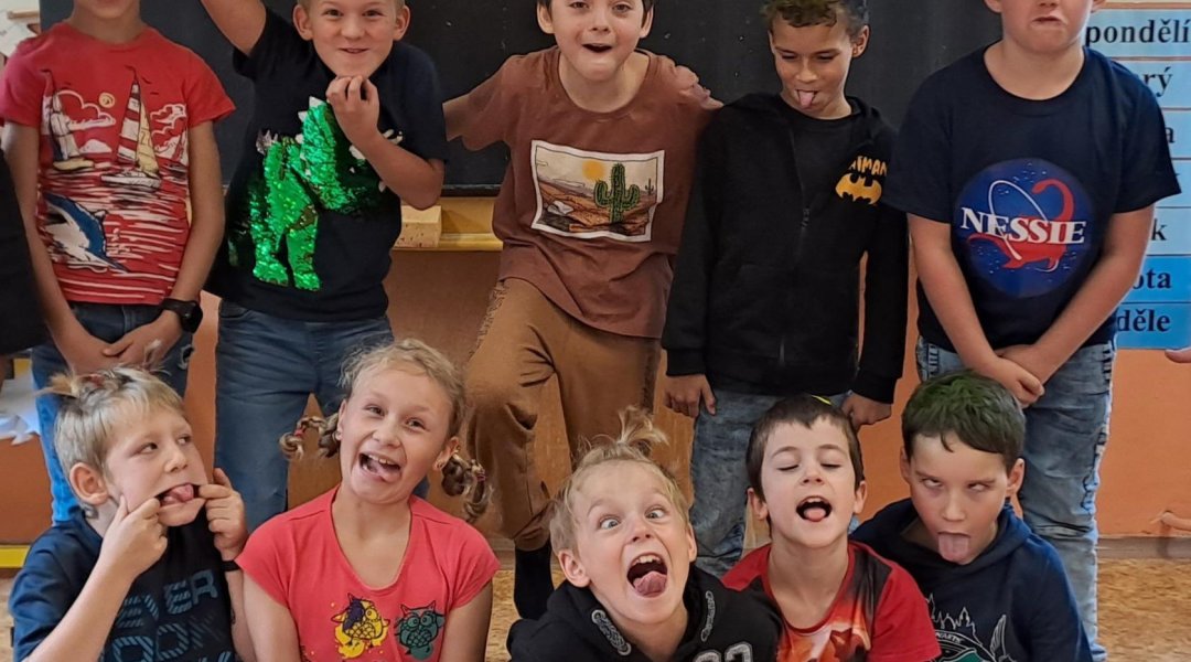 Den bláznivých účesů