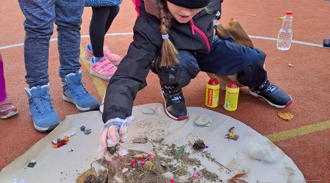 Učení venku 8. 11. 2023 - Půda a její složení