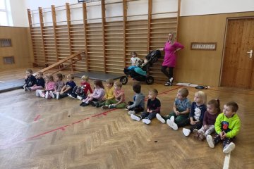 Cvičení v tělocvičně Červená a Zelená třída