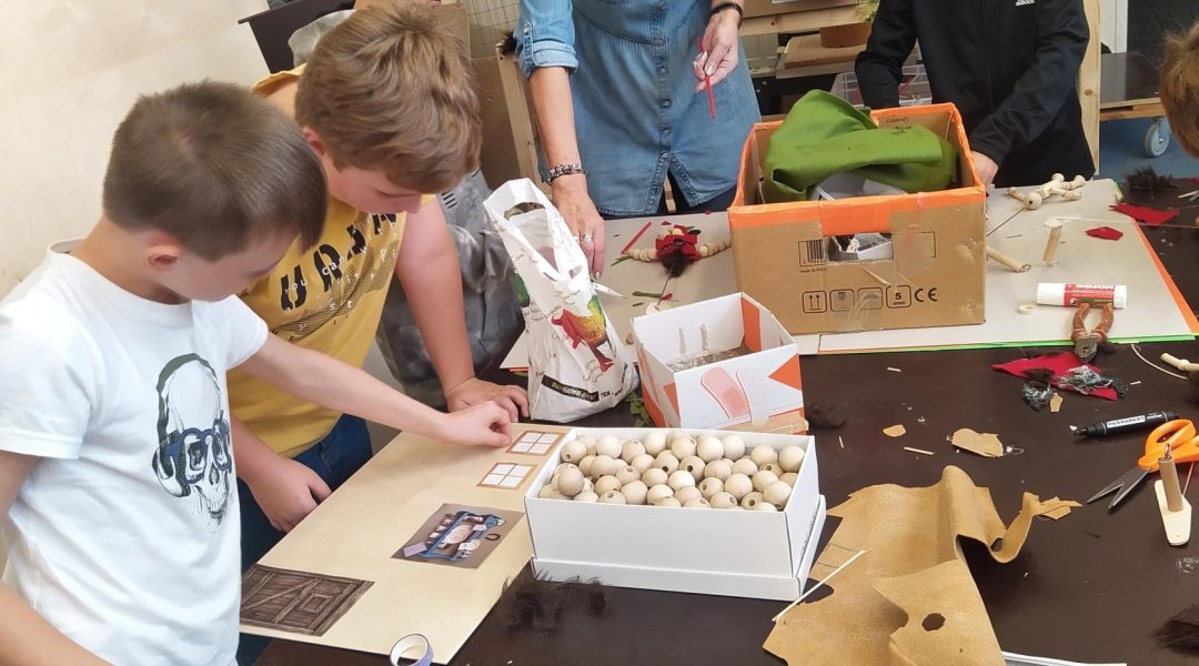 Naivní divadlo - výroba loutek