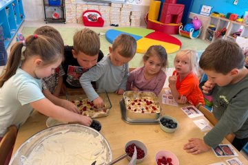 Ovocný Gábi dort s posypkami