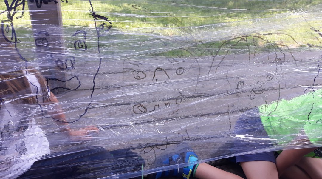 Malování obličejů kamaráda