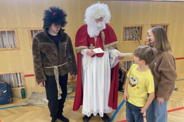 Mikulášský rej v tělocvičně