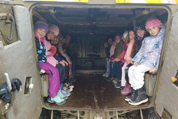 Ukázka obojživelného obrněného transportéru OT 64