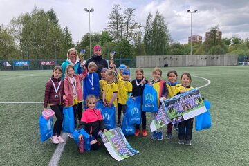 Dvakrát na bedně! Fotbalistky slaví úspěch