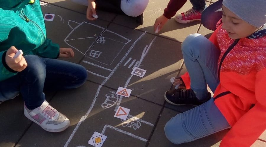 Učení venku prvouka III. třída - znalost značek