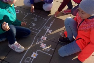 Učení venku prvouka III. třída - znalost značek