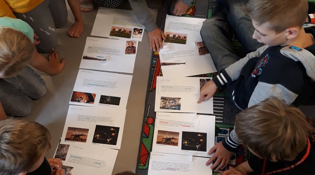 Skupinová práce v hodině přírodovědy V. třída