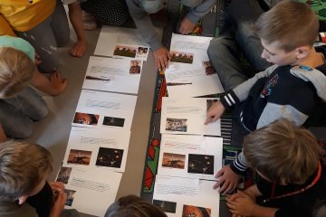 Skupinová práce v hodině přírodovědy V. třída