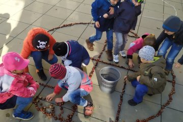 Po čtení nás počasí vyhnalo ven