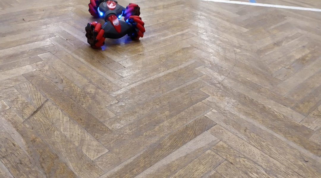 Modely v tělocvičně